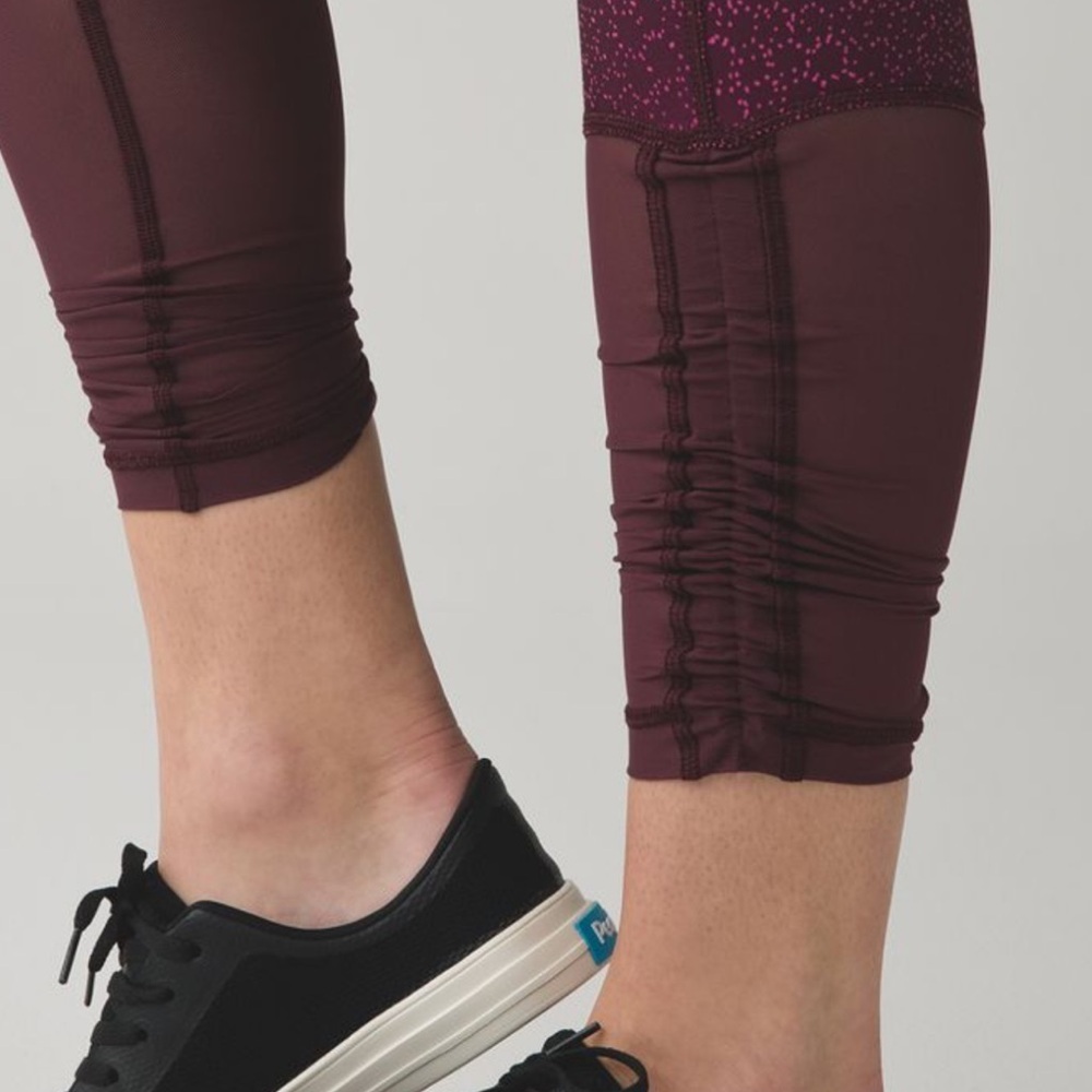 157. Lululemon Sweaty Endeavor Tight
Star Pixel Raspberry Bordeaux Drama - Picture 6 of 12